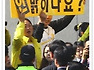 [햇살마을반찬]박근혜, 세월호 유족 '살려달라' 호소에도'웃으며 입장' 언제든지 세월호 유족을 만나겠다는 약속 '입발린 거짓말'/햇살마을,김종대/친