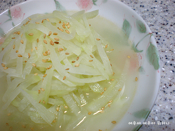 국과 반찬을 한방에 해결-간편요리 무우나물^^