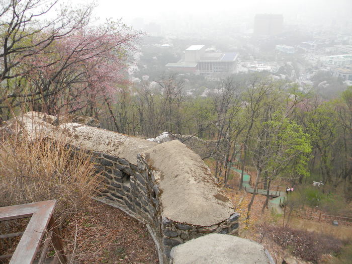 서울의 포근한 뒷동산, 남산 (한국인의 미소, 남산 산책로, 근래 개방된 한양도성 남산약수터 주변 구간)