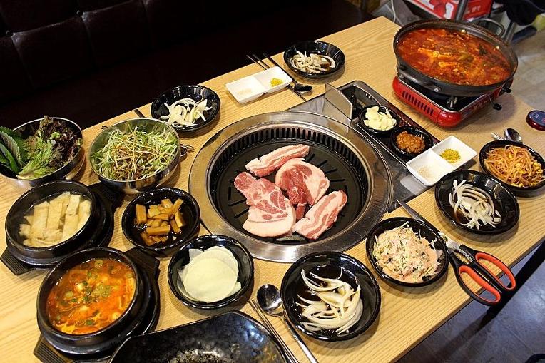 지리산흑돼지 이미지