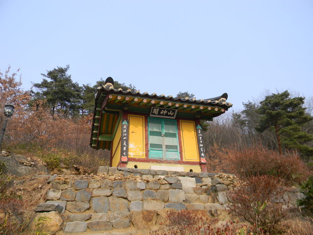 세종시 비암사 (산신각, 소조아미타여래좌상)