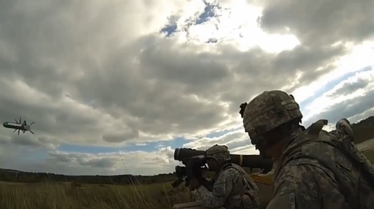 미군의 FGM-148 재블린 대전차 미사일 발사 훈련 - US Army FGM-148 Javelin Anti Tank Missile fire training 