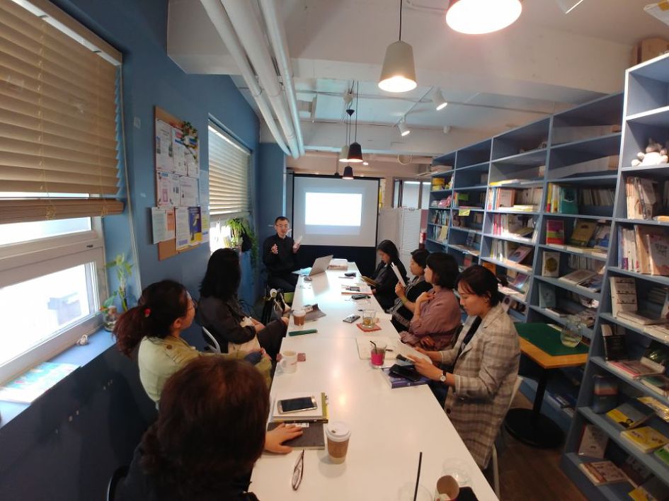 15-1. 타샤의 책방에서