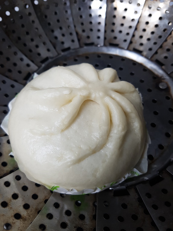 호빵을 먹으며..
