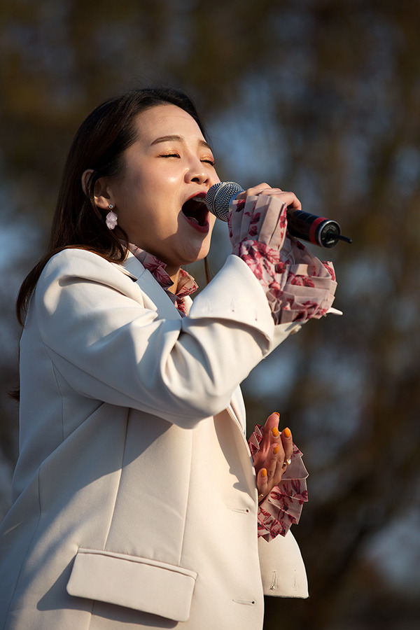 [2019 첨성대 간이공연장 벛꽃축제 공연 스케치] 경주 첨성대 주변 벚꽃축제장에서도 즐거움을 만끽할 수 있다 / 토함