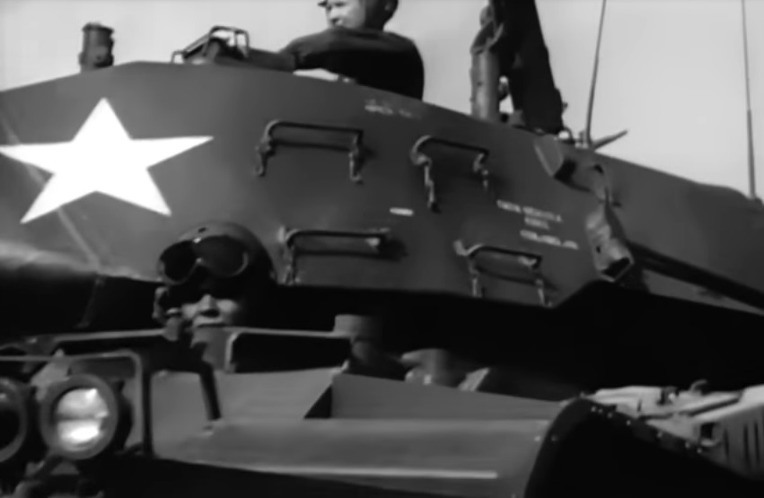 한국 6.25 전쟁 이후 미 육군 제 24 보병 사단의 M 41 워커 불독 전차 - Post Korean War US Army 24 infantry divisin parade M 41 Tank 