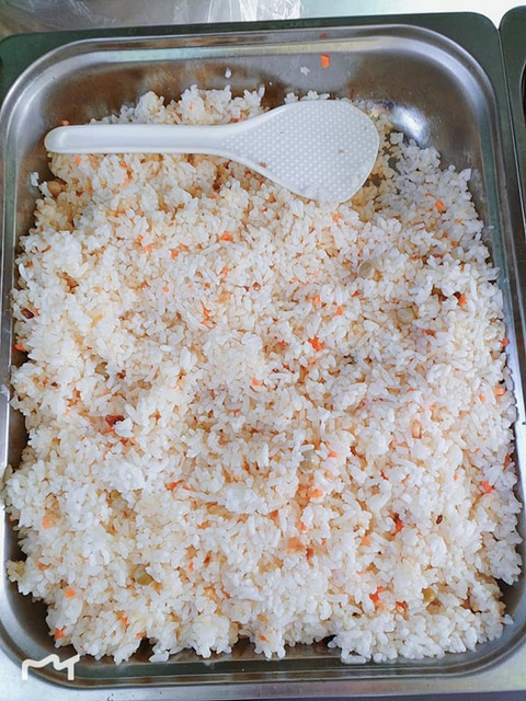 길거리 식당 “깐틴”의 메뉴들